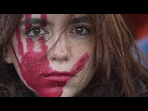 Μαζικές πορείες σε όλη την Ευρώπη για την εξάλειψη της βίας κατά των γυναικών