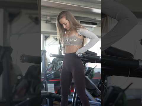 the only ab workout u‘ll ever see me do 🤞🏼✨ #gymgirl #abs #workout