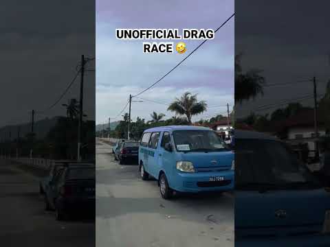 My friends going crazy on their electric skateboards 😂 Unofficial drag race