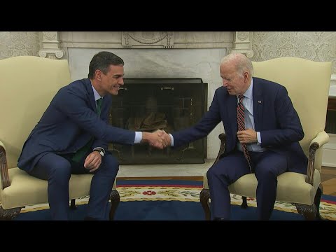 Pedro Sánchez dice a Biden que es un ejemplo en la defensa de la democracia | AFP