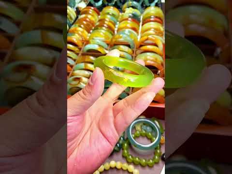 美丽的水彩花玉镯 #玉石 #宝石 #代购