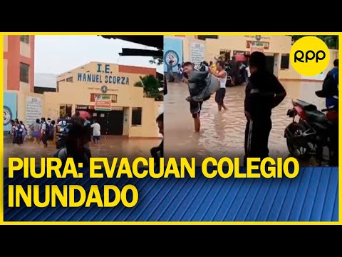 PIURA: Escolares cruzan laguna al evacuar colegio inundado