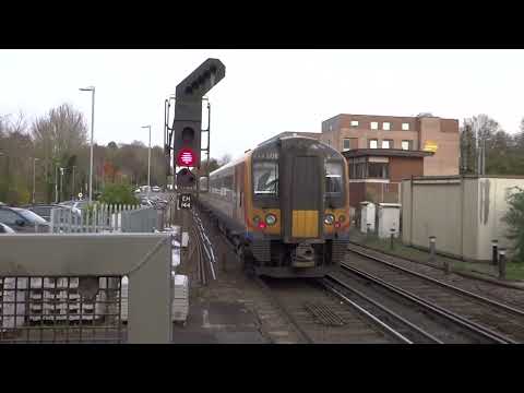 444012 & 444008 departing Winchester for London Waterloo (03/12/22)