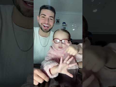 ميليسا تتحدى ابوها😂😂ردد ورائي ولك مين جوني؟🤣موت ضحك!! اشتركوا للكمالة بسرعة😂