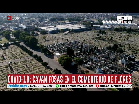 Covid-19: así cavan fosas en el cementerio de Flores