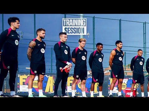 MINUTE'S SILENCE FOR THE VICTIMS OF THE FLOODS IN SPAIN | FC Barcelona Training 🔵🔴