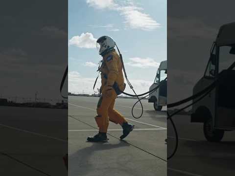Why U-2 Pilots Wear Pressure Suits!