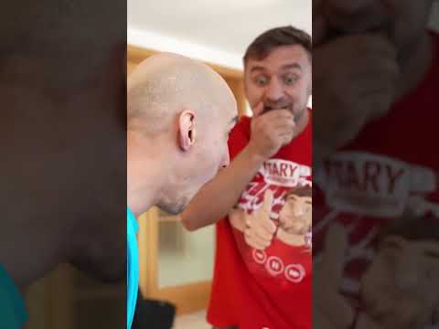 Jay dělá dashe přes židli 🪑😝