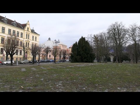 Město vyhlásilo soutěž na řešení prostoru po odstranění sochy v Jiráskových sadech