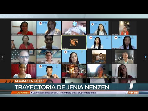 La periodista Jenia Nenzen recibe reconocimiento de estudiantes de la Usma