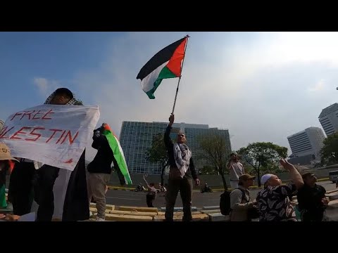 Protesters march to US Embassy in Jakarta in protest against airstrikes on Gaza