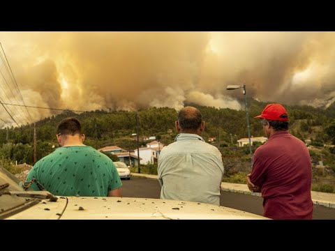 Λα Πάλμα: Χιλιάδες άνθρωποι εγκατέλειψαν τις εστίες τους λόγω της μεγάλης δασικής πυρκαγιάς…