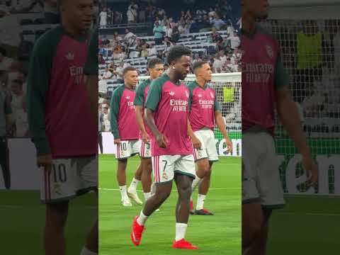 😍 Le coucou <strong>de</strong> Vini à un <strong>fan</strong> du Real Madrid. #realmadrid #vinicius