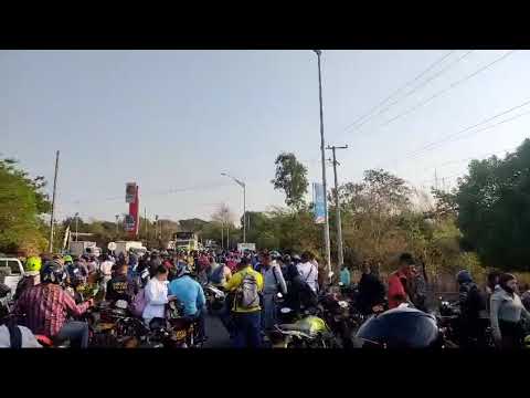 Pobladores bloquean la vía a Pital de Megua en protesta por el posible racionamiento de energía