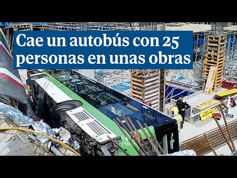 14 heridos, uno en estado crítico, al caer un autobús con 25 personas en  unas obras en Esplugues