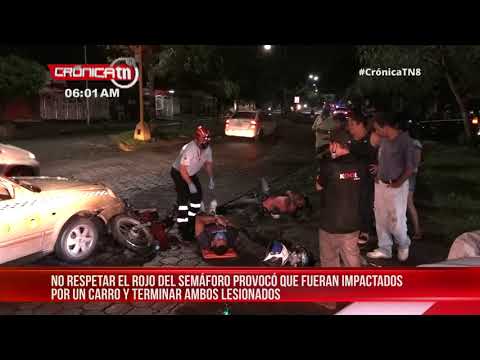 Motociclista irrespeta señal de tránsito y deja dos lesionados en Managua - Nicaragua