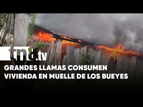 Fuertes llamas con incendio en una humilde casita en Muelle de los Bueyes - Nicaragua