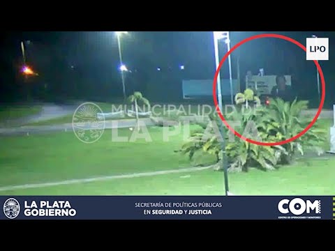 Atacan con lanzallamas carteles de Julio Garro en La Plata