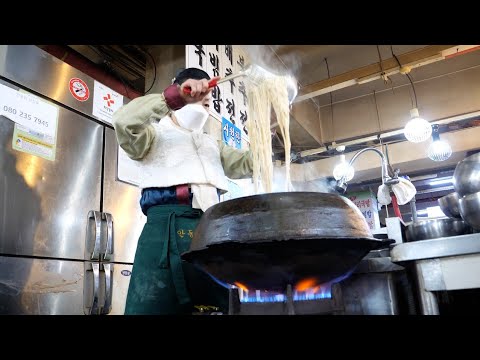 한복입고 시장을 제패한 37년 안동국수 달인 / A noodle master for 37 years - Korean street food