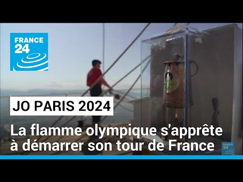 JO : la flamme olympique s'apprête à démarrer son tour de France • FRANCE 24