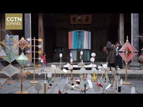 Fusión china del arte contemporáneo con el papel tradicional hecho a mano