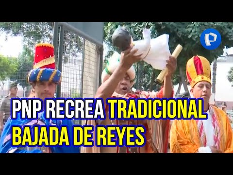 Policías recrean tradicional Bajada de Reyes en el Centro Histórico de Lima