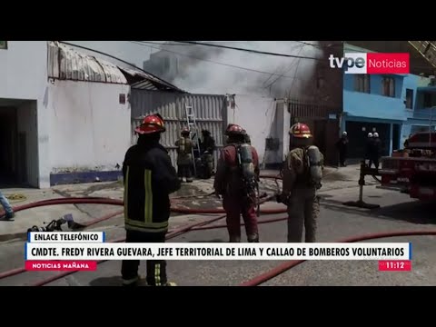Incendio de proporciones consume taller mecánico en San Martín de Porres