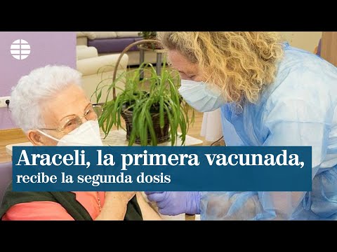 Araceli, la primera vacunada en España, recibe la segunda dosis