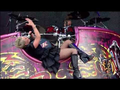 Pink - Just Like A Pill (Isle Of Wight Festival 2010) [1080p]