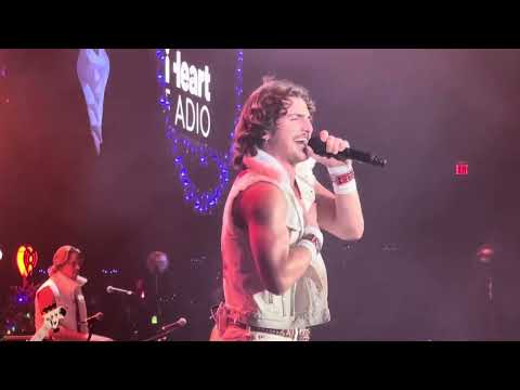 Benson Boone- “Young American Heart” - LIVE @ Jingle Ball - Chicago, IL Allstate -12/9/24 - 1ST TIME
