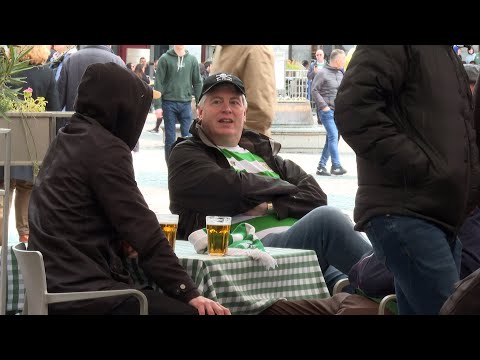 La Plaza Mayor de Madrid se llena de aficionados del Celtic de Glasgow