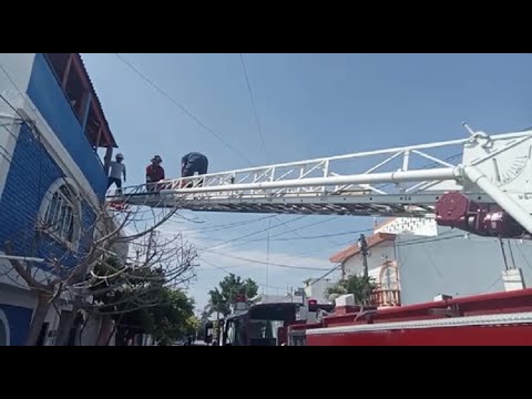 Rescatan bomberos a mujer que sufrió accidente cerebrovascular