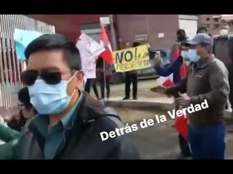 ‘Le gritan asesino a la cárcel’Marco Pumari llega a su audiencia de cese a la detención en Llallagua