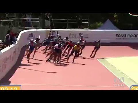 100 niños y jóvenes entrenan patrinaje de velocidad en el Polideportivo Pancho Jiménez, en Guayaquil