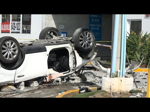 Mujer pierde la vida al caer con su auto desde estacionamiento de un edificio