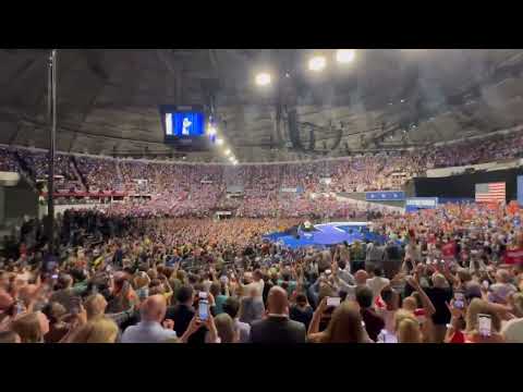 Share this incredible moment Kamala Harris arriving Wisconsin