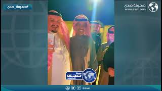 شاب يفاجئ الفنان خالد عبدالرحمن بأبيات شعرية