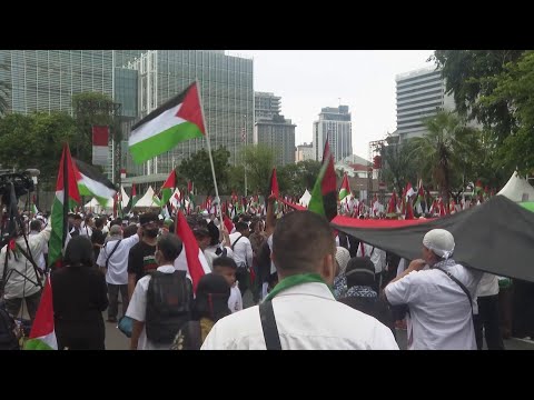 Thousands attend pro-Palestinian rally in Jakarta calling for a cease-fire