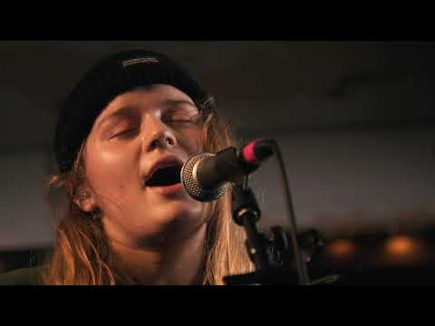 girl in red - i wanna be your girlfriend (Live on KEXP)