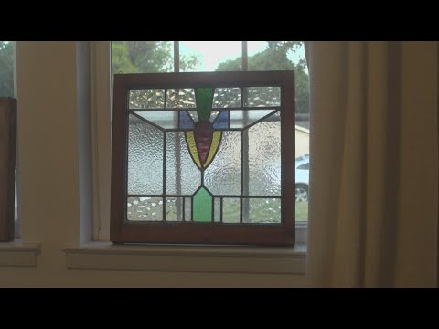 A Texas couple gives the gift of a grandma's memory through stained glass