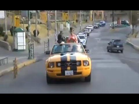 Caravana de autos tuning, festejando aniversario de La Paz