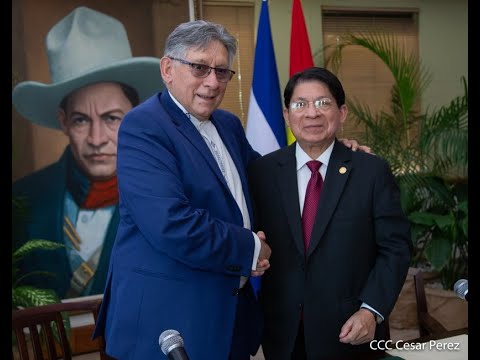 Embajador de Bolivia presenta Copias de Estilo al Gobierno de Nicaragua