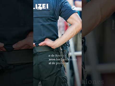 Policías alemanes protestan quitándose los pantalones