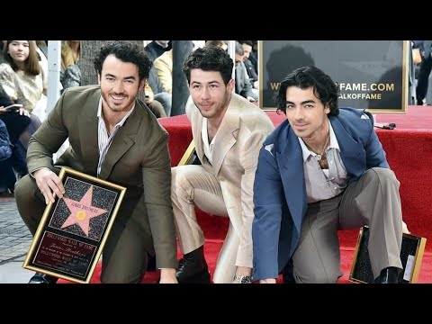 Reciben Jonas Brothers estrella en Paseo de la Fama