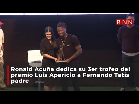 Ronald Acuña dedica su 3er trofeo del premio Luis Aparicio a Fernando Tatis padre