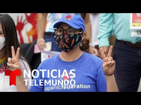 Al votante latino le preocupa el manejo de la pandemia | Noticias Telemundo