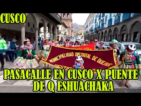 ASI SE REALIZO EL PASACALLES DESDE PLAZA ARMAS DE CUSCO POR RENOVACIÓN DEL PUENTE DE Q ESHUACHAKA..