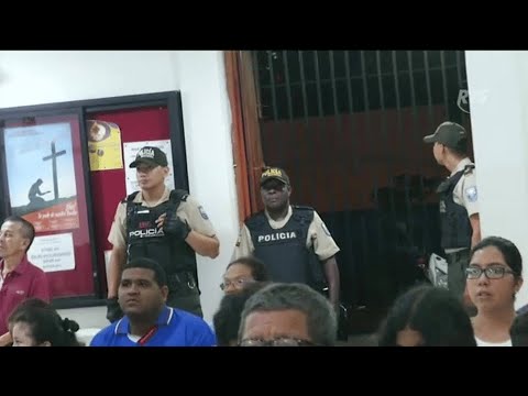 Policías resguardan iglesias del distrito Portete
