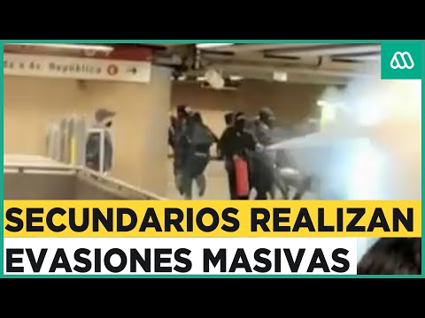 Evasiones y destrozos en el metro de Santiago: Gobierno realiza coordinación con carabineros