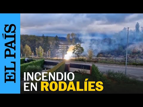 Así ha sido el incendio de la Línea R3 de Rodalies que ha evacuado a 70 personas | EL PAÍS